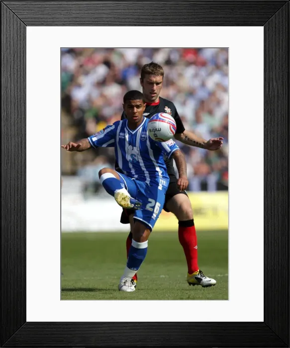Framed Print : Focused and Determined: Liam Bridcutt of Brighton and Hove Albion FC Framed Print : Focused and Determined: Liam Bridcutt of Brighton and Hove Albion FC