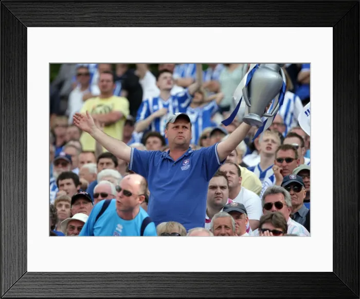 Framed Print : Brighton & Hove Albion vs Southampton: 2010-11 Home Game Framed Print : Brighton & Hove Albion vs Southampton: 2010-11 Home Game