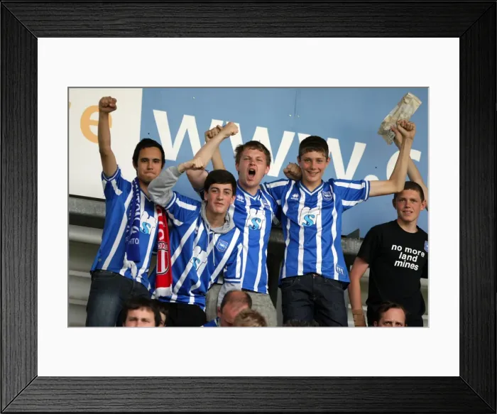 Framed Print : Brighton & Hove Albion 2010-11 Away: Colchester United Framed Print : Brighton & Hove Albion 2010-11 Away: Colchester United