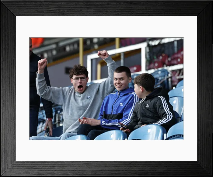 Framed Print : Burnley v Brighton and Hove Albion Premier League 11APR26 Framed Print : Burnley v Brighton and Hove Albion Premier League 11APR26