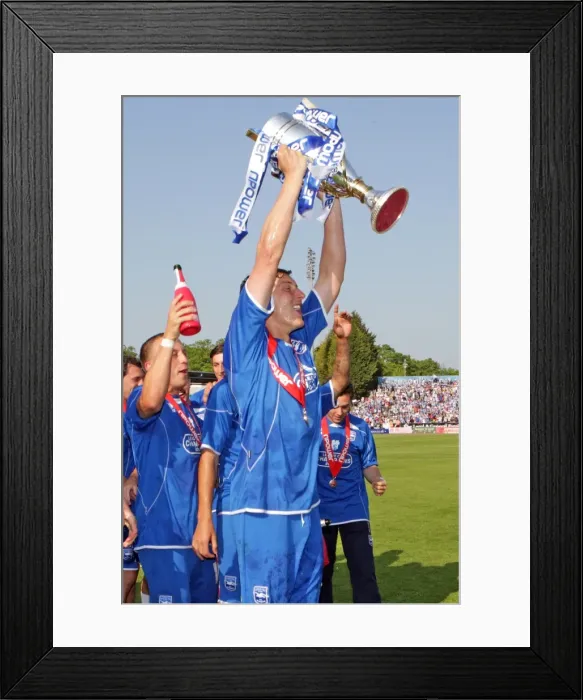 Framed Print : Brighton & Hove Albion: 2011 League 1 Champions - 2011 League 1 Winners Framed Print : Brighton & Hove Albion: 2011 League 1 Champions - 2011 League 1 Winners