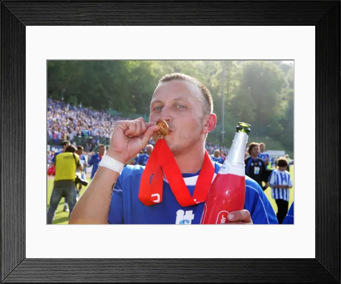 Framed Print : Gary Hart: Unyielding Guardian of Brighton & Hove Albion FC's Goal Framed Print : Gary Hart: Unyielding Guardian of Brighton & Hove Albion FC's Goal
