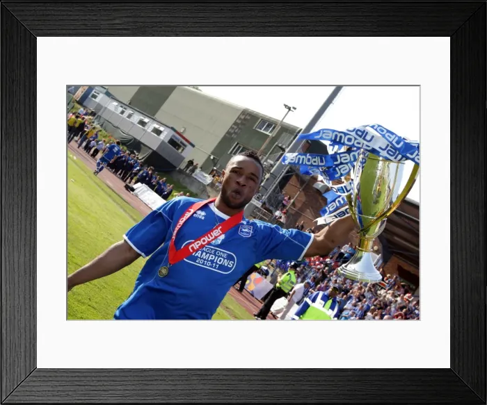 Framed Print : Brighton's Brilliant Midfield Maestro: Kazenga LuaLua Framed Print : Brighton's Brilliant Midfield Maestro: Kazenga LuaLua