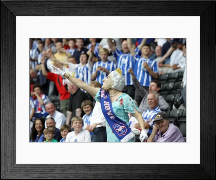 Framed Print : Brighton & Hove Albion 2010-11: Away Game at Notts County Framed Print : Brighton & Hove Albion 2010-11: Away Game at Notts County