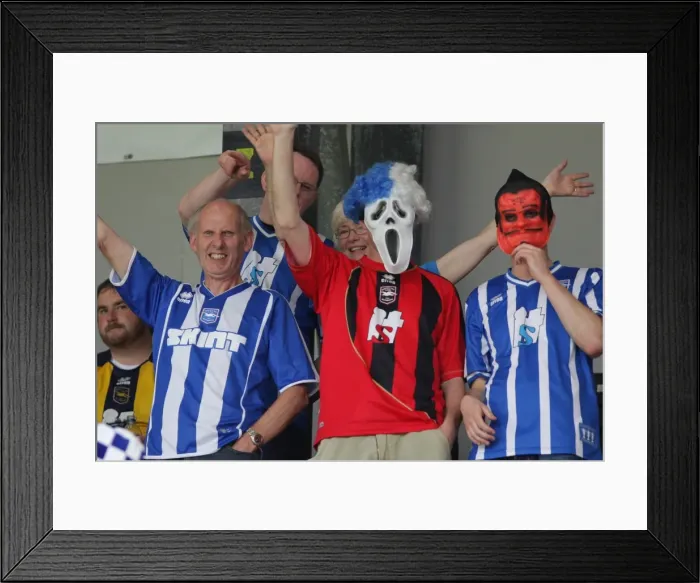 Framed Print : Brighton & Hove Albion Away at Notts County: 2010-11 Season Framed Print : Brighton & Hove Albion Away at Notts County: 2010-11 Season