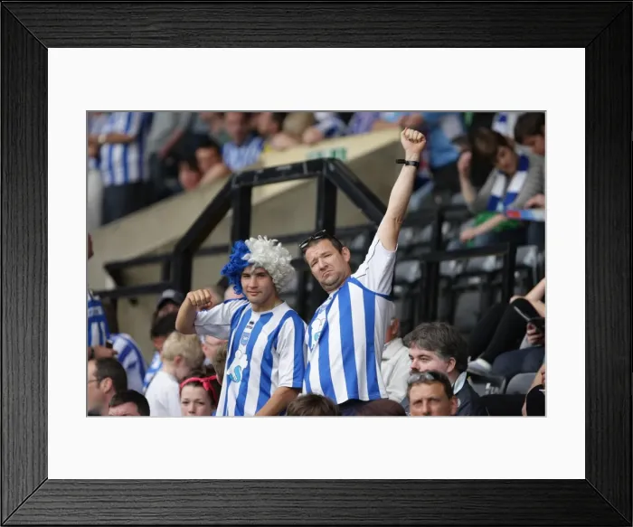 Framed Print : Brighton & Hove Albion Away at Notts County: 2010-11 Season Framed Print : Brighton & Hove Albion Away at Notts County: 2010-11 Season