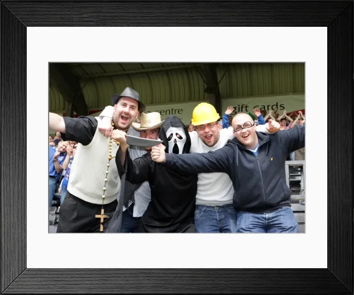 Framed Print : Brighton & Hove Albion Away at Notts County: 2010-11 Season Framed Print : Brighton & Hove Albion Away at Notts County: 2010-11 Season