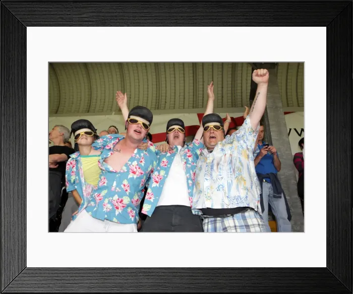 Framed Print : Brighton & Hove Albion vs. Notts County: 2010-11 Away Game Framed Print : Brighton & Hove Albion vs. Notts County: 2010-11 Away Game