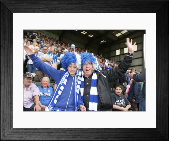 Framed Print : Brighton & Hove Albion 2010-11 Away Game: Notts County Framed Print : Brighton & Hove Albion 2010-11 Away Game: Notts County