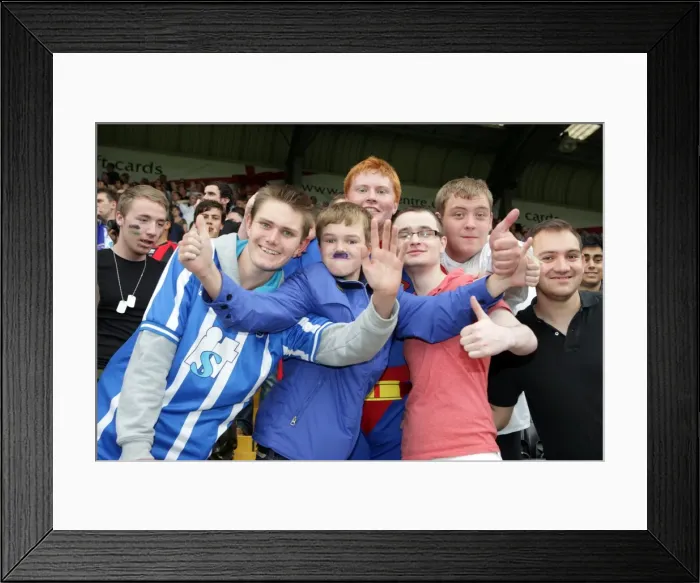 Framed Print : Brighton & Hove Albion Away at Notts County: 2010-11 Season Framed Print : Brighton & Hove Albion Away at Notts County: 2010-11 Season