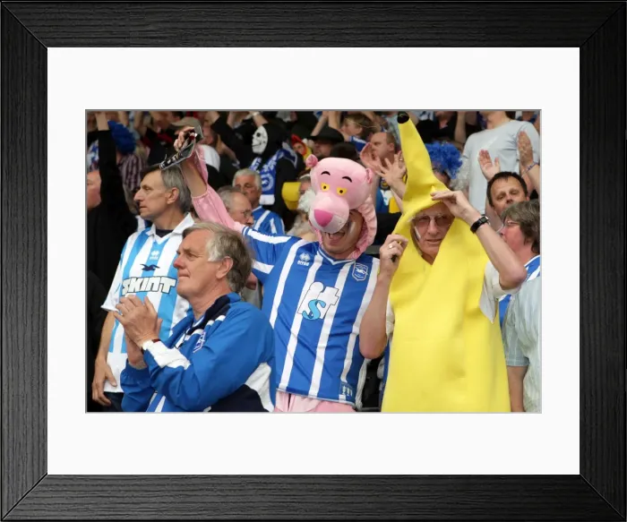Framed Print : Brighton & Hove Albion Away at Notts County (2010-11 Season) Framed Print : Brighton & Hove Albion Away at Notts County (2010-11 Season)