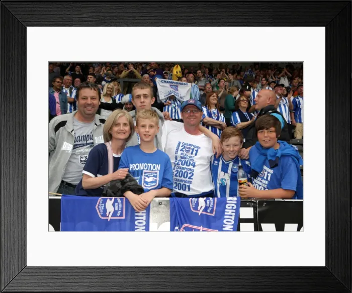 Framed Print : Brighton & Hove Albion Away at Notts County: 2010-11 Season Framed Print : Brighton & Hove Albion Away at Notts County: 2010-11 Season