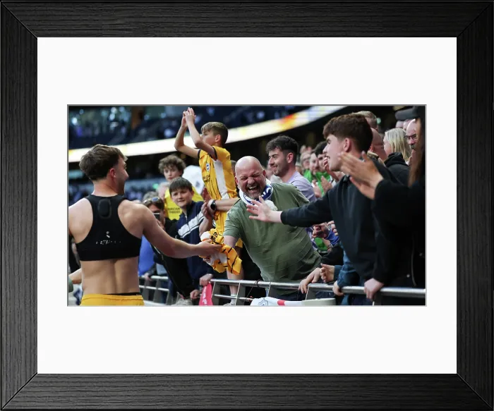 Framed Print : Tottenham Hotspur v Brighton and Hove Albion Premier League 18APR26