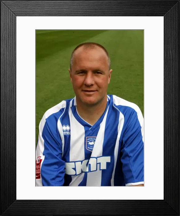 Framed Print : Guy Butters in Action for Brighton & Hove Albion FC, 2007-08 Framed Print : Guy Butters in Action for Brighton & Hove Albion FC, 2007-08