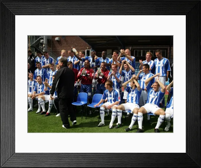 Framed Print : Brighton and Hove Albion FC: 2007-08 Team Photoshoot Framed Print : Brighton and Hove Albion FC: 2007-08 Team Photoshoot