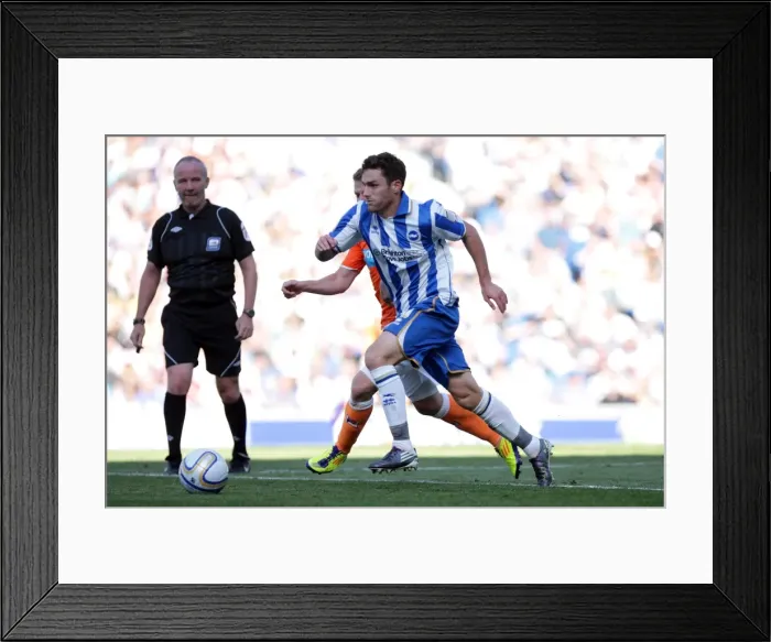 Framed Print : Brighton & Hove Albion 2011-12: Home Battle Against Blackpool Framed Print : Brighton & Hove Albion 2011-12: Home Battle Against Blackpool