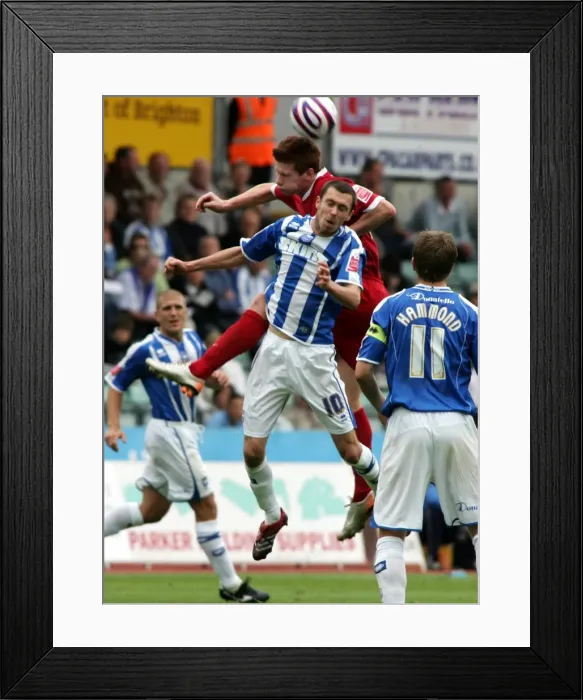 Framed Print : George O'Callaghan in Action: Brighton & Hove Albion vs. Southend United (01 / 09 / 07)