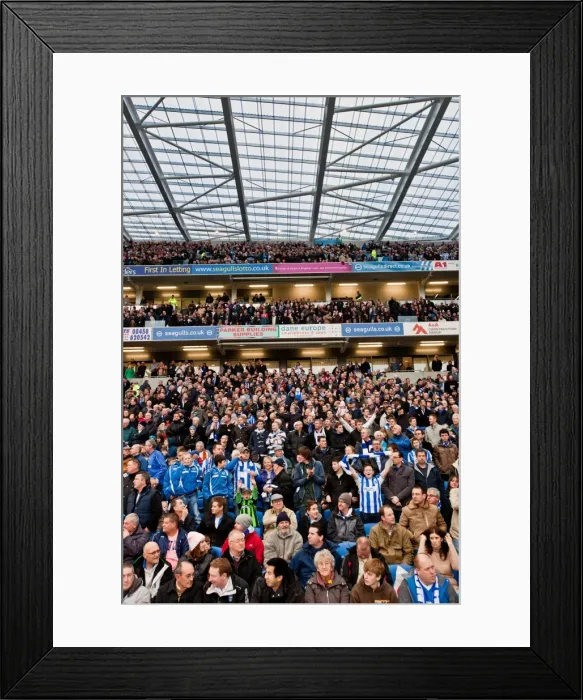 Framed Print : Brighton & Hove Albion FC: Electric Atmosphere at The Amex (2011-12) - Crowd Shots Framed Print : Brighton & Hove Albion FC: Electric Atmosphere at The Amex (2011-12) - Crowd Shots