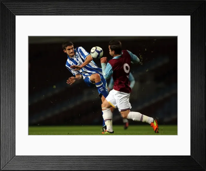 Framed Print : Brighton & Hove Albion vs. West Ham United (FA Youth Cup) - 2011-12 Season Framed Print : Brighton & Hove Albion vs. West Ham United (FA Youth Cup) - 2011-12 Season
