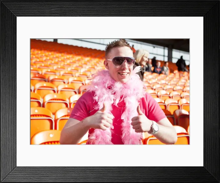 Framed Print : Brighton & Hove Albion Away at Blackpool - March 19, 2012 (Season 2011-12) Framed Print : Brighton & Hove Albion Away at Blackpool - March 19, 2012 (Season 2011-12)