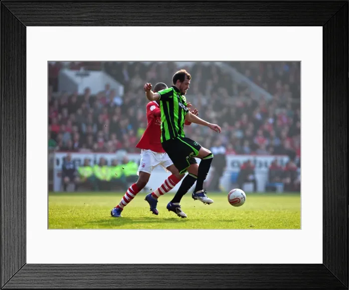 Framed Print : Gordon Greer: In Action Against Nottingham Forest, March 2012 Framed Print : Gordon Greer: In Action Against Nottingham Forest, March 2012