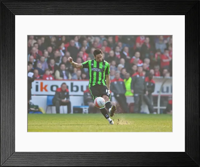 Framed Print : Brighton & Hove Albion's Vicente Delivers Free Kick for Sam Vokes Goal Against Nottingham Forest (March 24, 2012) Framed Print : Brighton & Hove Albion's Vicente Delivers Free Kick for Sam Vokes Goal Against Nottingham Forest (March 24, 2012)