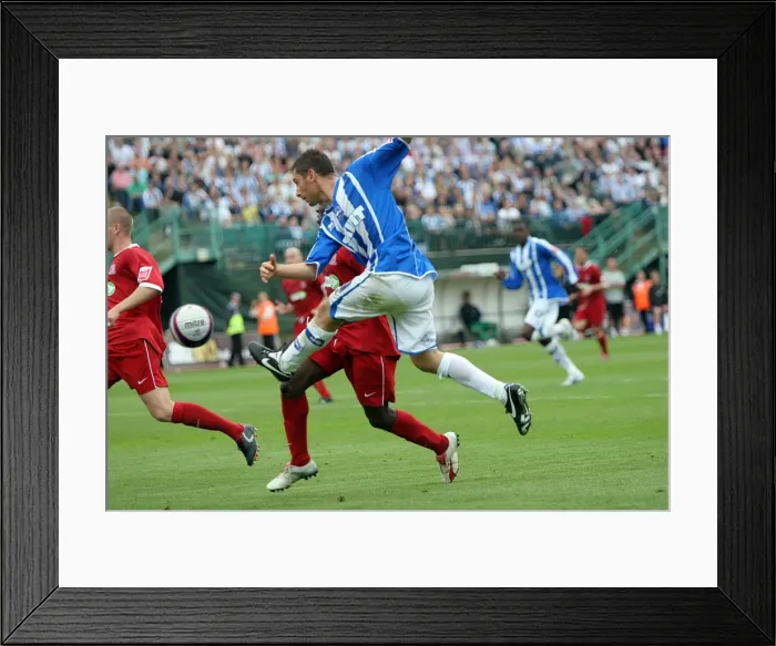 Framed Print : Southend United Home Match Action Framed Print : Southend United Home Match Action