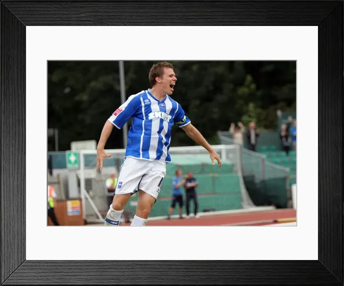 Framed Print : Southend United Home Match Action Framed Print : Southend United Home Match Action