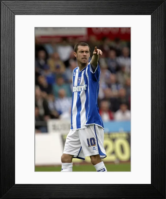 Framed Print : Brighton and Hove Albion in Action against Southend United Framed Print : Brighton and Hove Albion in Action against Southend United