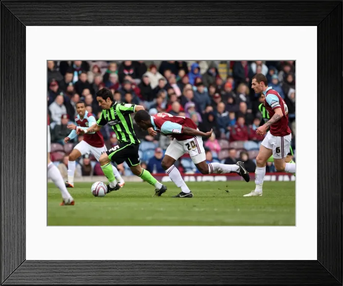 Framed Print : Vicente Rodriguez Breaks Forward: Burnley vs. Brighton & Hove Albion, Npower Championship, April 2012 Framed Print : Vicente Rodriguez Breaks Forward: Burnley vs. Brighton & Hove Albion, Npower Championship, April 2012