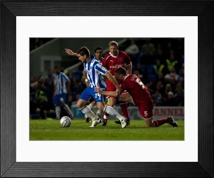 Framed Print : Intense Battle: Sam Vokes vs. Alex Pearce, Brighton & Hove Albion vs. Reading, Npower Championship, April 2012 Framed Print : Intense Battle: Sam Vokes vs. Alex Pearce, Brighton & Hove Albion vs. Reading, Npower Championship, April 2012