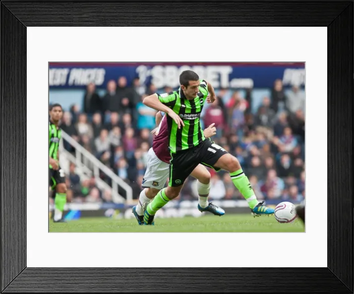 Framed Print : Gary Dicker in Action: West Ham Utd vs. Brighton & Hove Albion, Npower Championship, 14th April 2012 Framed Print : Gary Dicker in Action: West Ham Utd vs. Brighton & Hove Albion, Npower Championship, 14th April 2012