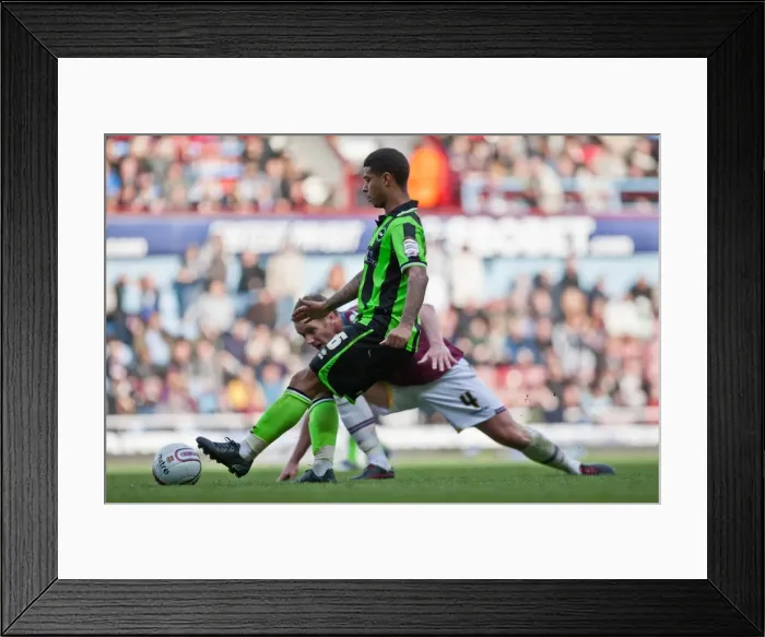 Framed Print : Brighton & Hove Albion's Liam Bridcutt in Action Against West Ham United, Npower Championship, 2012 Framed Print : Brighton & Hove Albion's Liam Bridcutt in Action Against West Ham United, Npower Championship, 2012