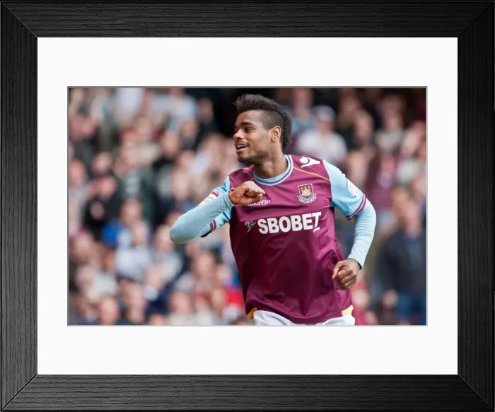 Framed Print : Ricardo Vaz Te Stuns Brighton & Hove Albion: West Ham United Takes 2-0 Lead in Npower Championship (14th April 2012) Framed Print : Ricardo Vaz Te Stuns Brighton & Hove Albion: West Ham United Takes 2-0 Lead in Npower Championship (14th April 2012)