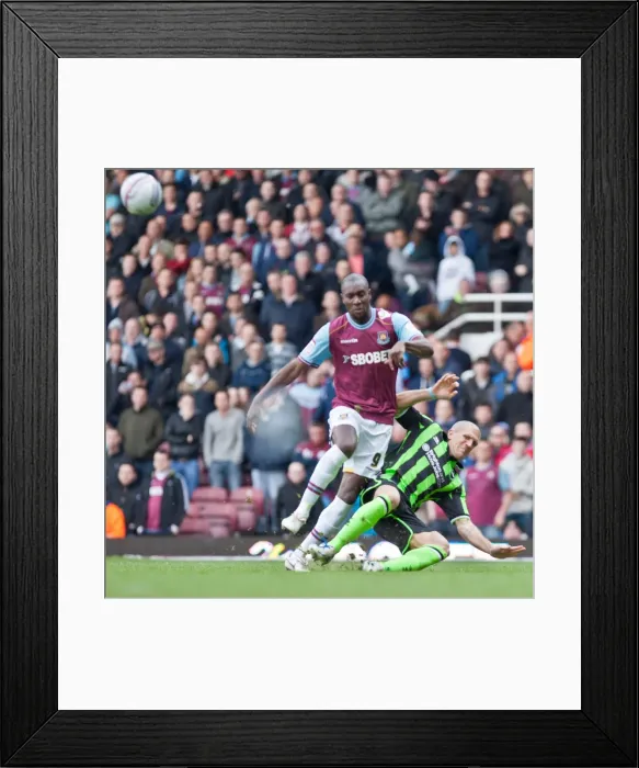 Framed Print : Brighton & Hove Albion's Adam El-Abd Defending Against West Ham United, Npower Championship 2012 Framed Print : Brighton & Hove Albion's Adam El-Abd Defending Against West Ham United, Npower Championship 2012