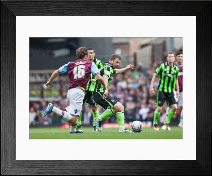 Framed Print : Alan Navarro: In Action for Brighton & Hove Albion against West Ham United, April 14, 2012 Framed Print : Alan Navarro: In Action for Brighton & Hove Albion against West Ham United, April 14, 2012