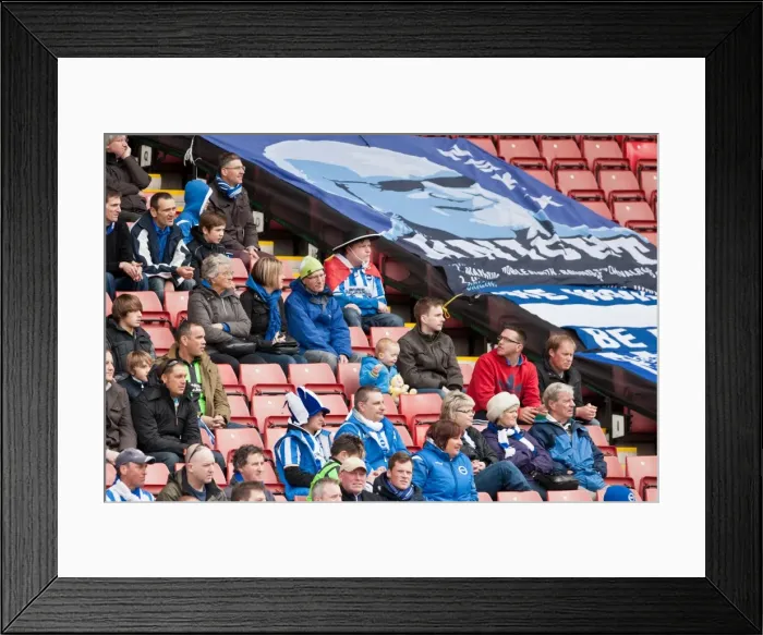 Framed Print : Brighton & Hove Albion 2011-12 Away: Barnsley Highlights (28-04-2012) Framed Print : Brighton & Hove Albion 2011-12 Away: Barnsley Highlights (28-04-2012)