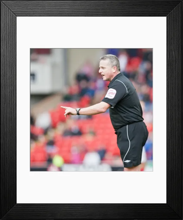 Framed Print : Referee Colin Webster in Action: Barnsley vs. Brighton & Hove Albion, Npower Championship, 2012 Framed Print : Referee Colin Webster in Action: Barnsley vs. Brighton & Hove Albion, Npower Championship, 2012