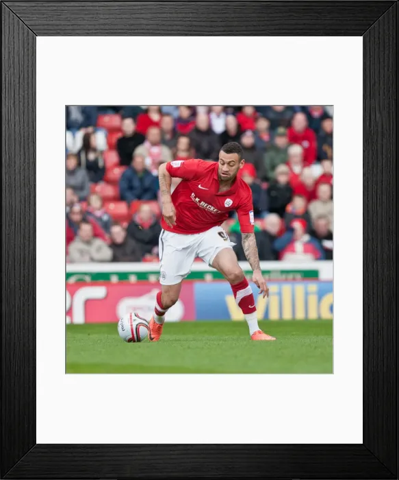 Framed Print : Brighton & Hove Albion's Craig Davies in Action at Barnsley, Npower Championship, 2012 Framed Print : Brighton & Hove Albion's Craig Davies in Action at Barnsley, Npower Championship, 2012