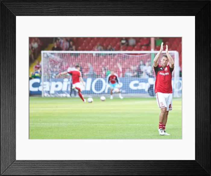 Framed Print : Brighton & Hove Albion's 2012-13 FA Cup Journey: Away Game at Swindon Town Framed Print : Brighton & Hove Albion's 2012-13 FA Cup Journey: Away Game at Swindon Town