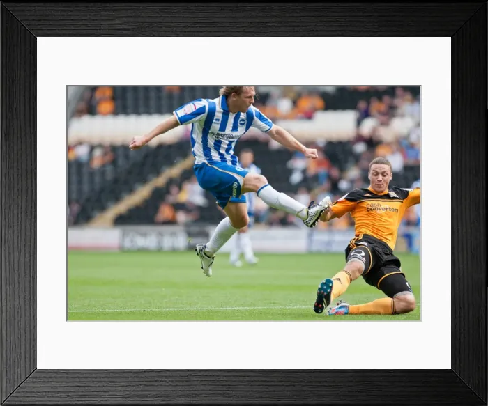 Framed Print : Craig Mackail-Smith shoots Hull City Brighton HA 120818 Framed Print : Craig Mackail-Smith shoots Hull City Brighton HA 120818