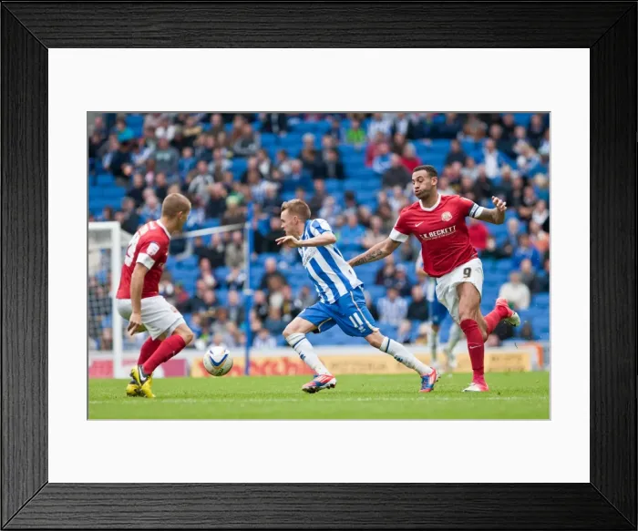Framed Print : Brighton & Hove Albion vs Barnsley: Craig Noone in Action at Amex Stadium (August 25, 2012) Framed Print : Brighton & Hove Albion vs Barnsley: Craig Noone in Action at Amex Stadium (August 25, 2012)