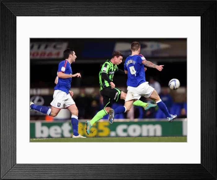 Framed Print : Brighton's Will Hoskins Fires Away Against Ipswich Town (1st January 2013) Framed Print : Brighton's Will Hoskins Fires Away Against Ipswich Town (1st January 2013)