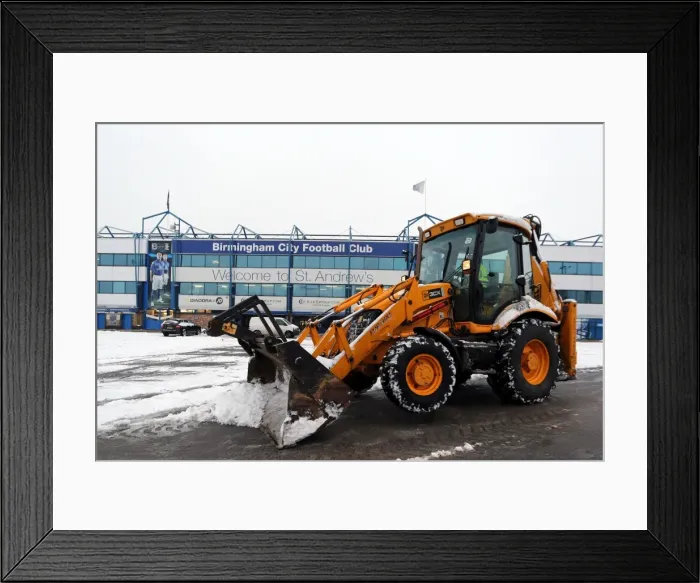 Framed Print : Brighton & Hove Albion: Clearing Snow for Npower Championship Match against Birmingham City (12-12-2022) Framed Print : Brighton & Hove Albion: Clearing Snow for Npower Championship Match against Birmingham City (12-12-2022)