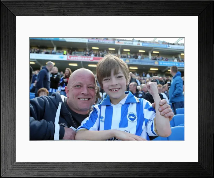 Framed Print : Brighton and Hove Albion: Electric Atmosphere - Crowd Shots from The Amex Stadium (2012-2013) Framed Print : Brighton and Hove Albion: Electric Atmosphere - Crowd Shots from The Amex Stadium (2012-2013)