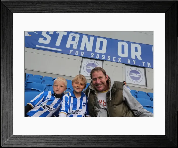 Framed Print : Brighton and Hove Albion: Electric Atmosphere - Crowd Shots from The Amex Stadium (2012-2013) Framed Print : Brighton and Hove Albion: Electric Atmosphere - Crowd Shots from The Amex Stadium (2012-2013)