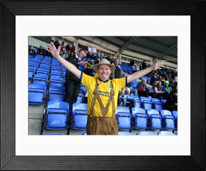 Framed Print : Brighton and Hove Albion Away Days 2013-14: Seafront Fans at Reading Framed Print : Brighton and Hove Albion Away Days 2013-14: Seafront Fans at Reading