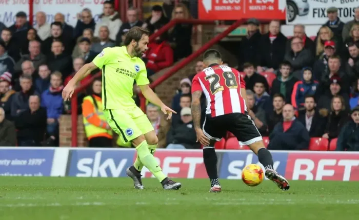 Framed Print : Battling in the Championship: Brentford vs. Brighton & Hove Albion (26 December 2015) Framed Print : Battling in the Championship: Brentford vs. Brighton & Hove Albion (26 December 2015)
