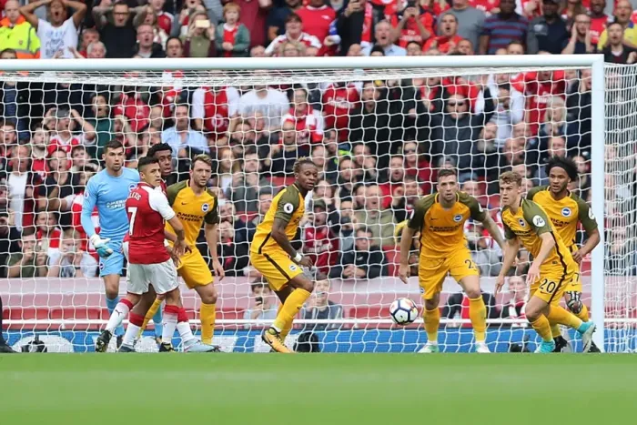 Framed Print : Brighton and Hove Albion Defend in Unison against Arsenal (01OCT17) Framed Print : Brighton and Hove Albion Defend in Unison against Arsenal (01OCT17)