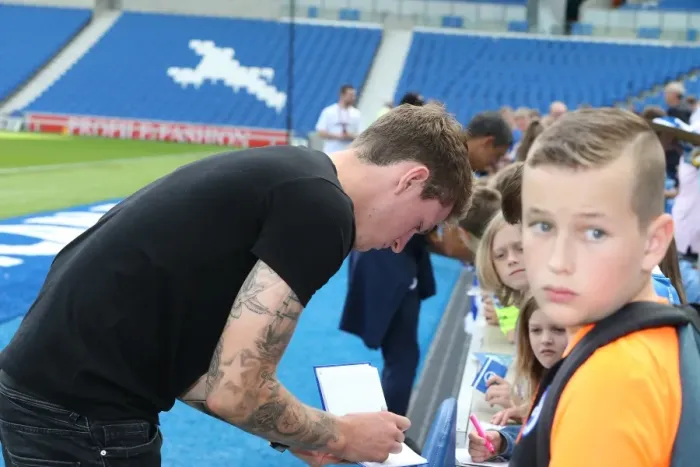 Framed Print : Brighton & Hove Albion FC: Glen Rea Signing Autographs at Young Seagulls Open Training Session (July 2015) Framed Print : Brighton & Hove Albion FC: Glen Rea Signing Autographs at Young Seagulls Open Training Session (July 2015)